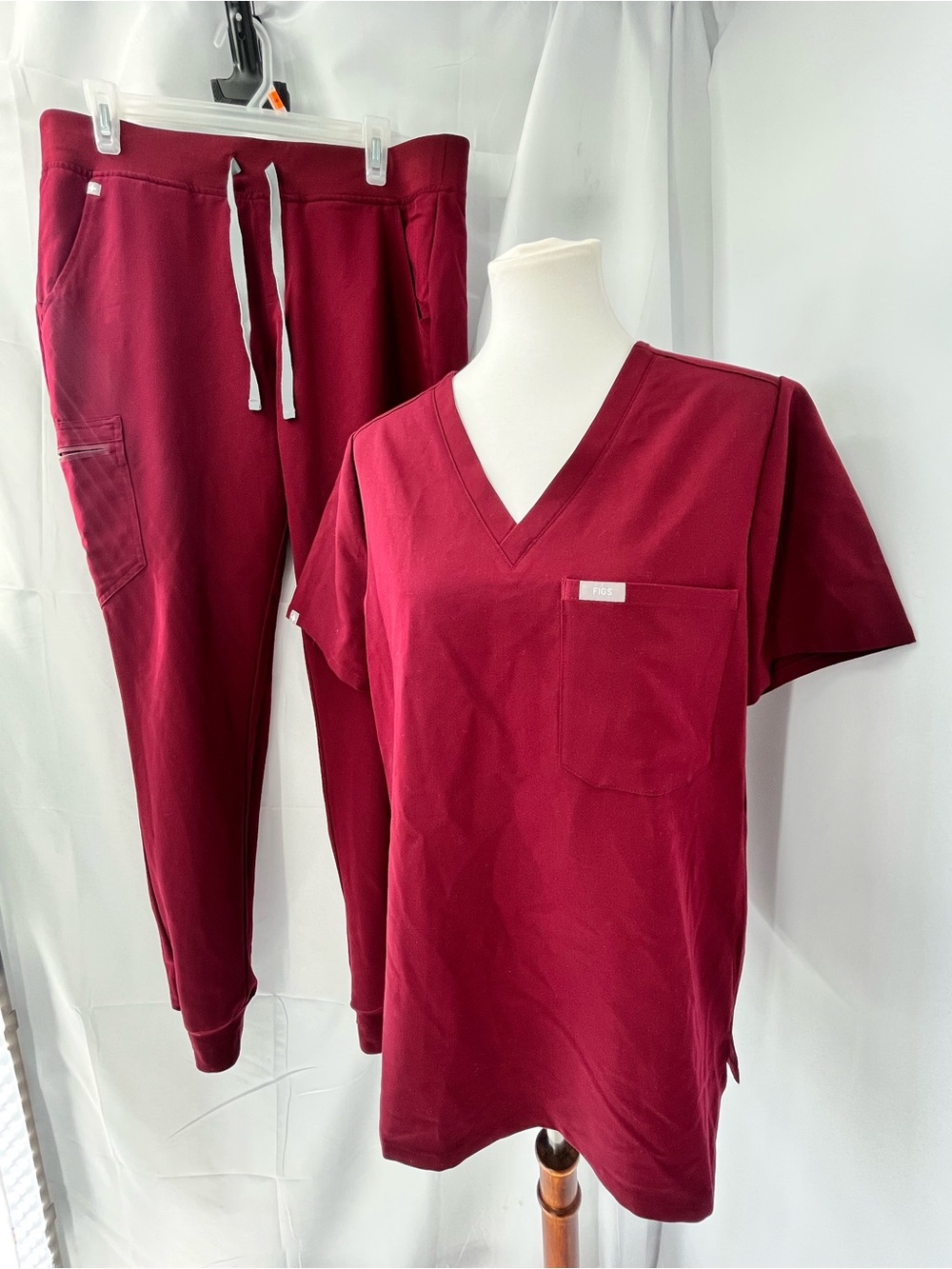 Figs Women's Two-Piece Scrub Set in Burgundy Size Large/Large Tall